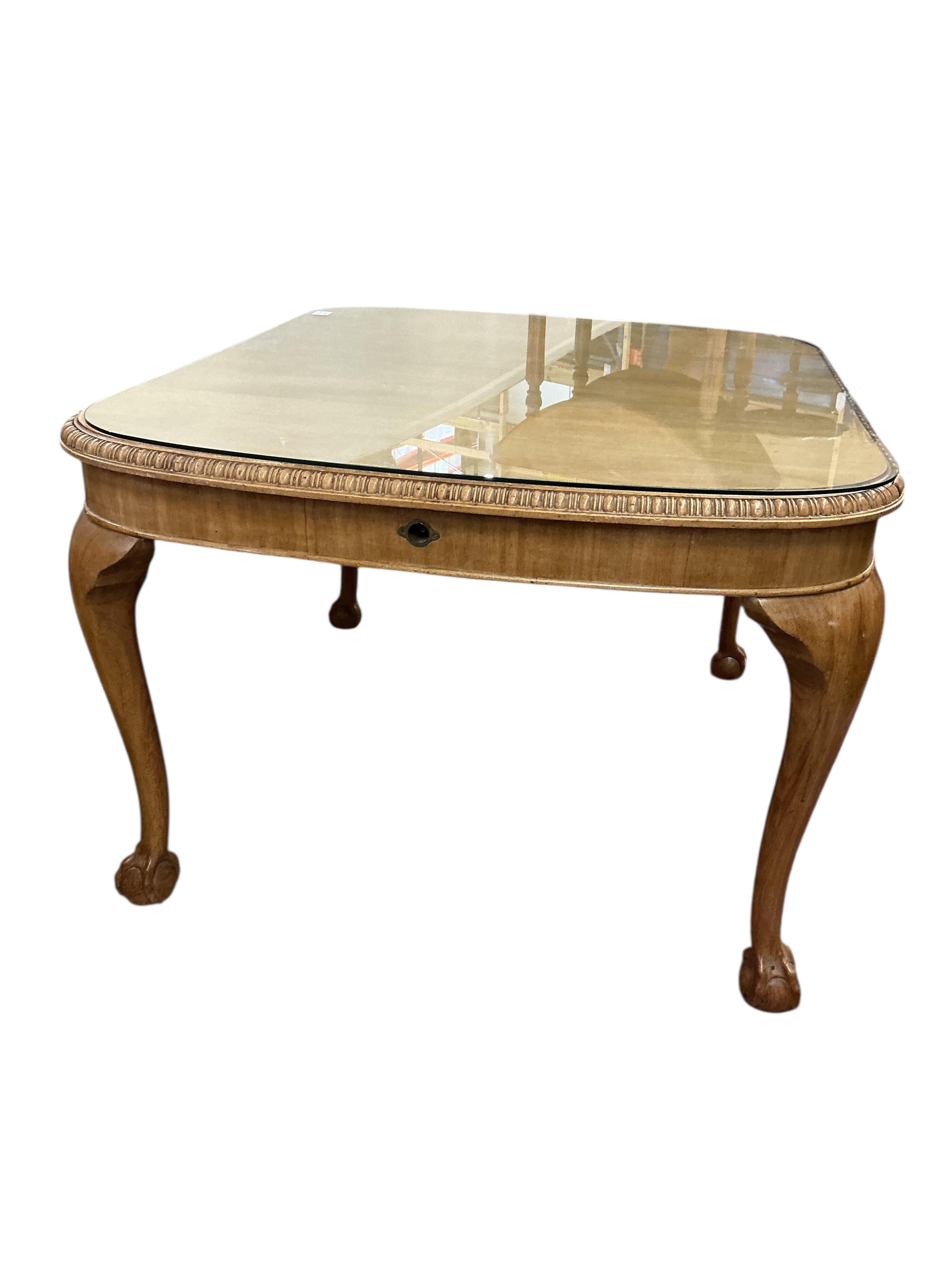 A George III style walnut extending dining table, (no leaves), 124cm, depth 104cm, height 74cm and six dining chairs, two with arms